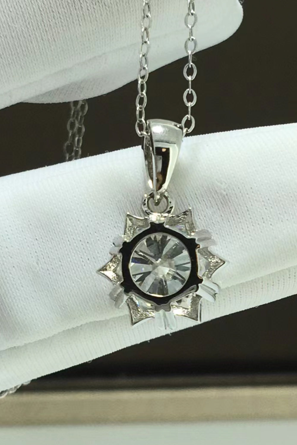 Looking At You 2 Carat Moissanite Pendant Necklace